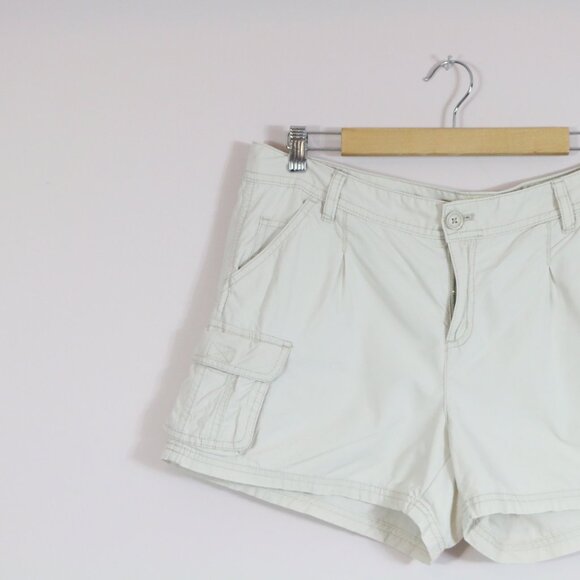 *G.H. Bass & Co. Beige Cargo Shorts - Picture 3 of 7